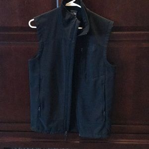 Men’s North Face vest